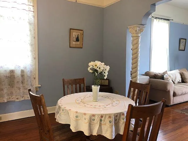 1 bed, 800 sqft, $1,050 — Photo 2