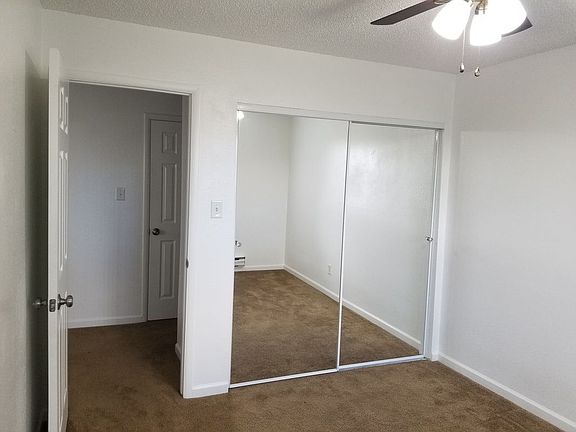 4th image of 1025 Oak St APT 7