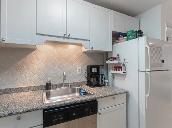 330 Monroe Street image 8 of 18