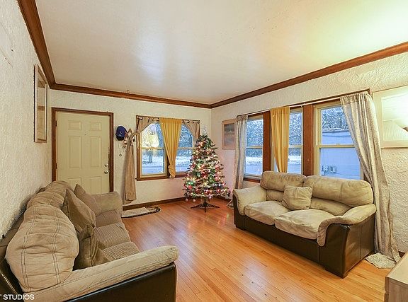 2nd image of 295 River Oaks Dr