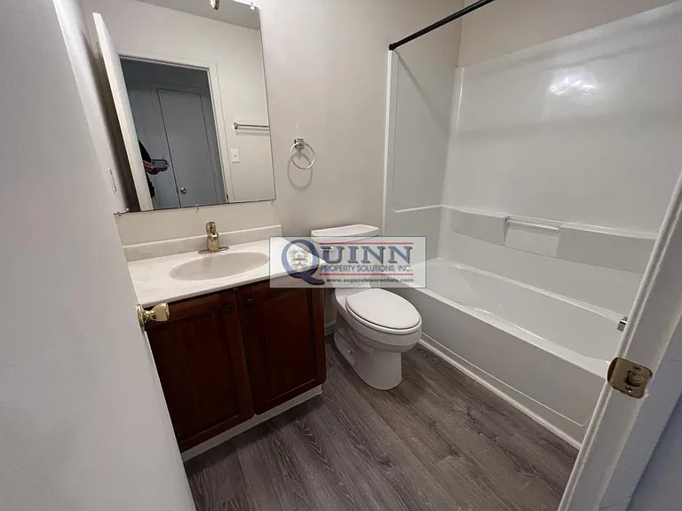 134 E Village Rd — Photo 8