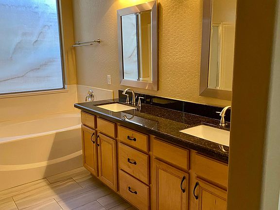 5th image of 2284 W Olive Way
