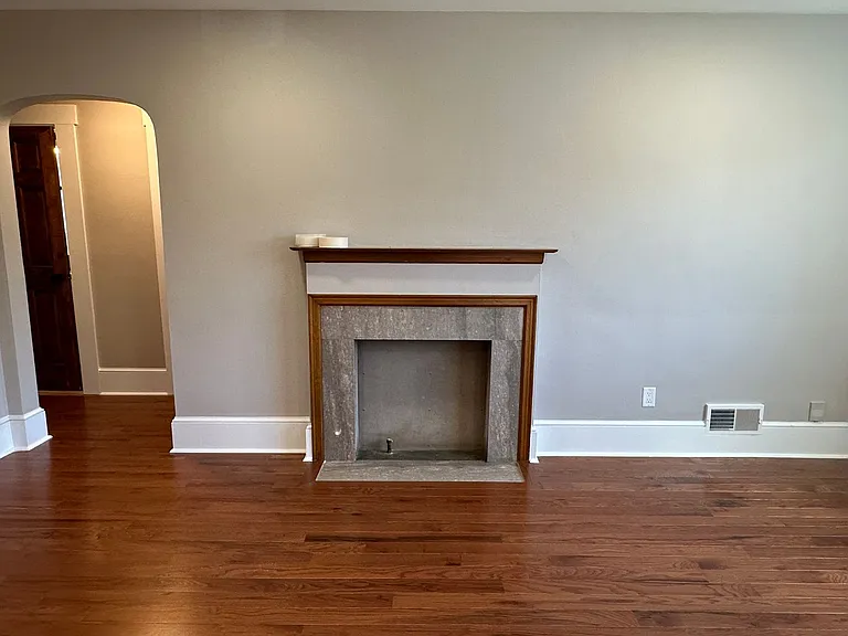 2754 Indianola Ave — Photo 10