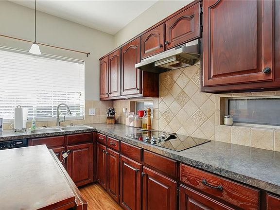 5th image of 3726 Elizabeth Dr