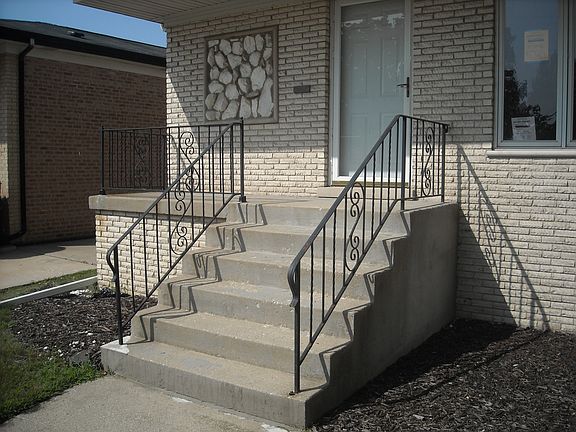 2nd image of 604 Escanaba Ave