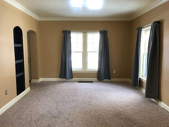 2nd image of 107 W Green St