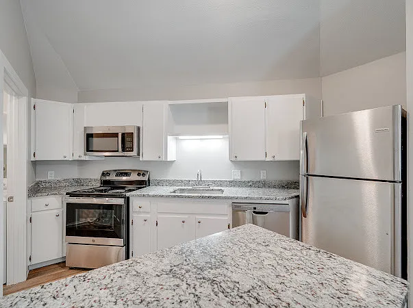 1313 Elm St #1 — Photo 9