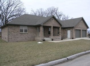2805 Ferris Dr, Mountain Grove, MO 65711