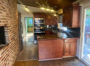 9035 Sand Point Way NE, Seattle, WA 98115