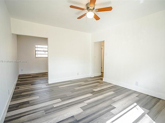 Spacious Living / Dining room, New AC units
