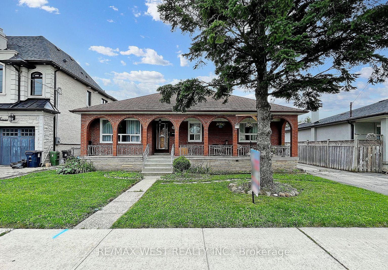 139 Ranee Ave, Toronto, ON M6A 1N3
