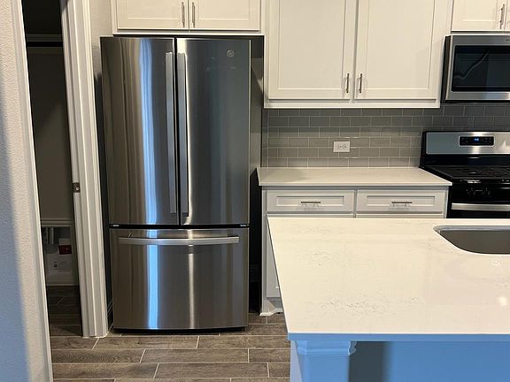 3rd image of 1009 Portina Dr