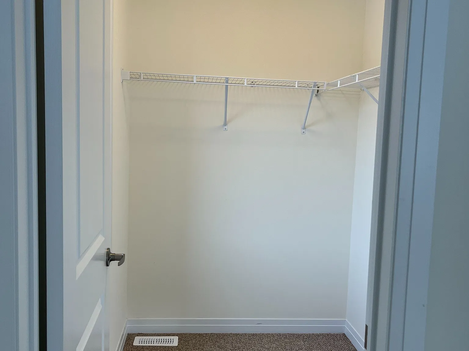 3 bed, $2,400 — Photo 4