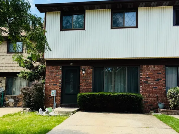 22 Hickory Cir, Staten Island, NY 10312