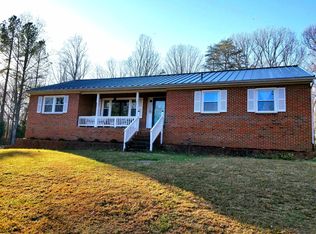 36 Whispering Oaks Ln, Fredericksburg, VA 22406