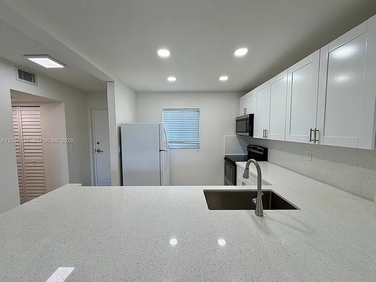 7730 Camino Real #F406 — Photo 4