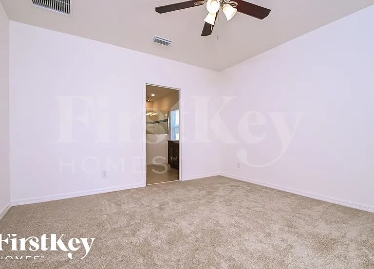 900 Avenal Ln — Photo 8
