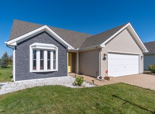 714 Newton Dr, Champaign, IL 61822