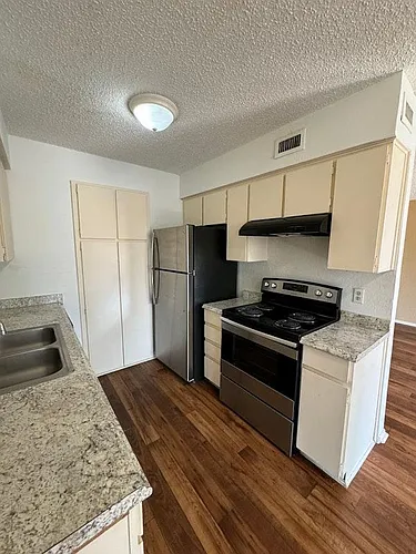 Creole Apartments Photo 1
