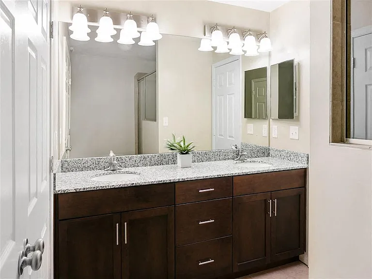 Spacious bathroom with double-vanity