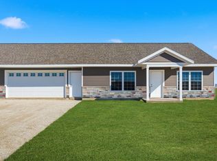 1303 Max Dr, Manchester, IA 52057
