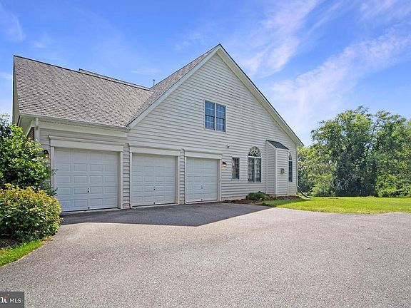 3rd image of 9005 Magruder Knolls Ct