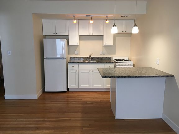 2nd image of 1639 N Farwell Ave APT 206