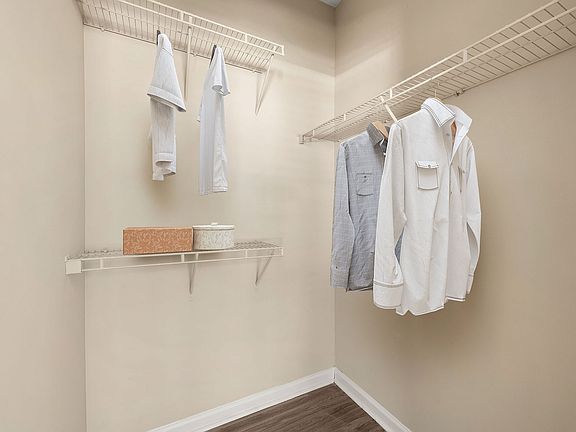C195580_CreeksideVista_1B1B_CLOSET _02_VS