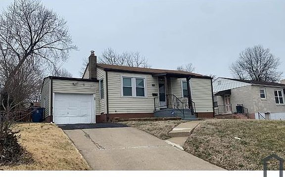 2nd image of 315 La Motte Ln