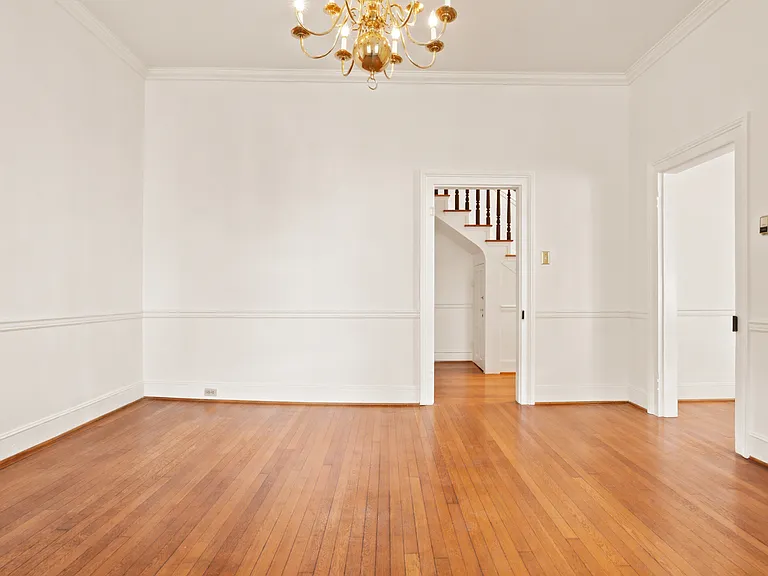 209 N Washington St — Photo 49