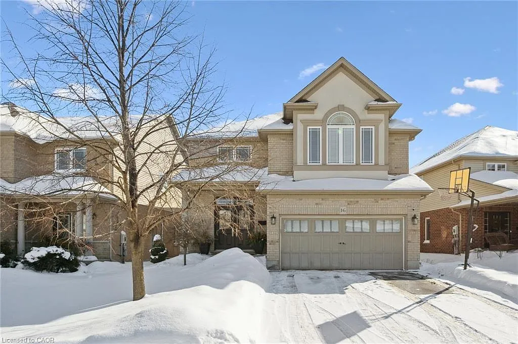 16 Hall Ave photo 1