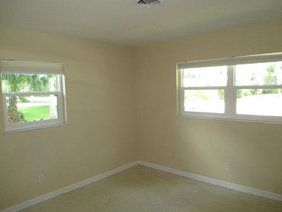 4th image of 836 Iris Ln