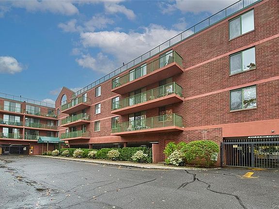 2nd image of 302 Church St APT 3G