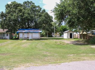 1035 Ocean View Dr, Gulfport, MS 39507