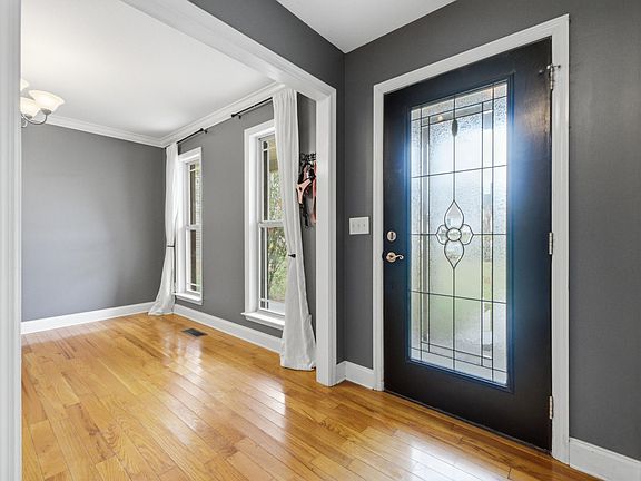 4th image of 222 Carrigan Cir