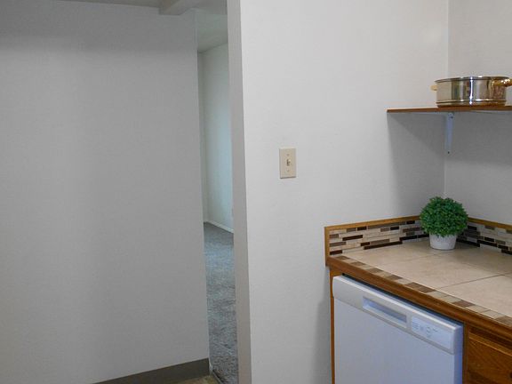 4th image of 57 Montana Ave