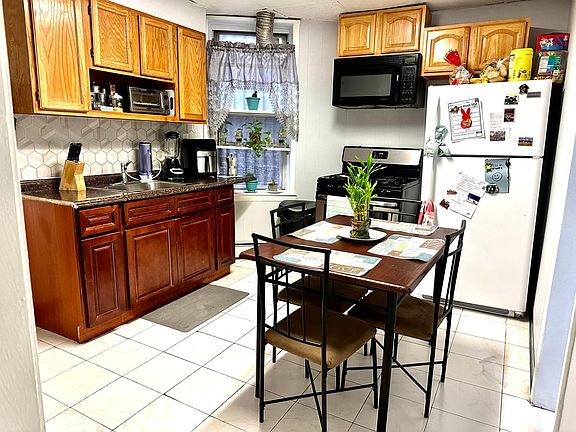 2nd image of 183 Baldwin Ave #3