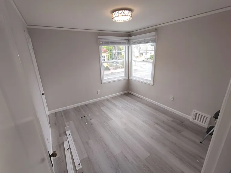 505 Lewis Ave — Photo 8