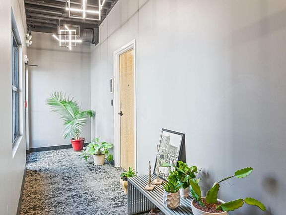 4th image of 125 E Prince St #202