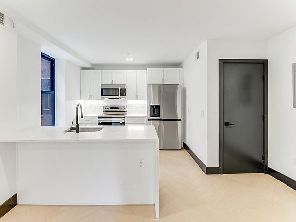 2nd image of 643-645 N 15th St #643-1F