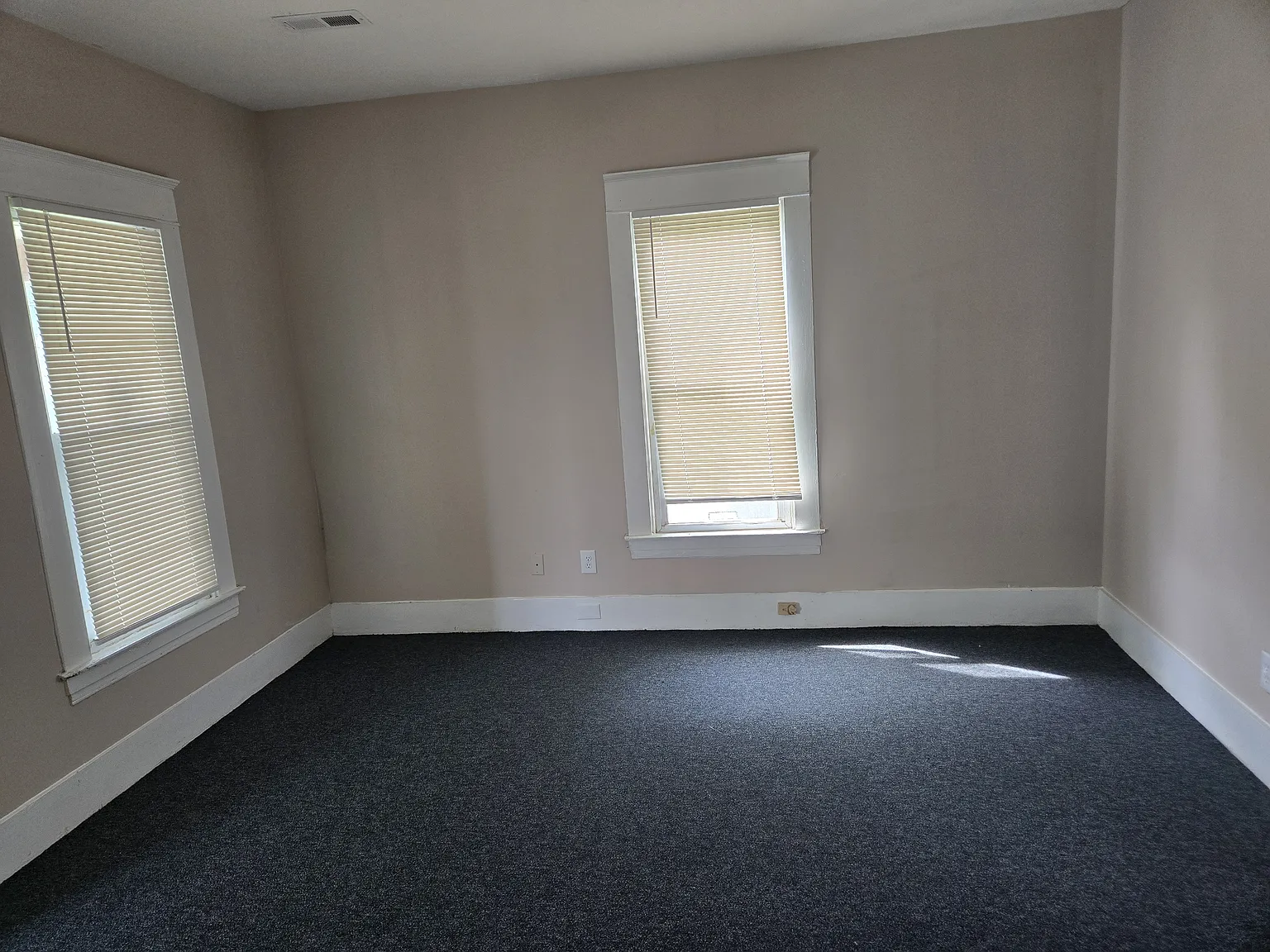 2 bed, 700 sqft, $925 — Photo 3