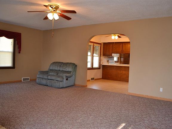 4th image of 418 4th Ave SE
