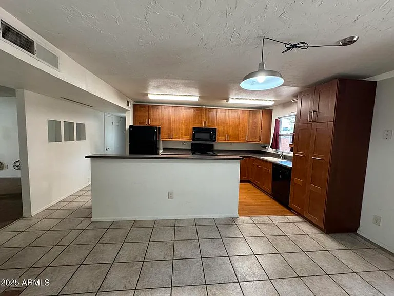 2520 S Terrace Rd — Photo 9
