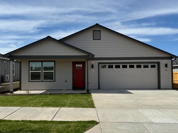 702 NE Rickenbacker Rd #138, Madras, OR 97741