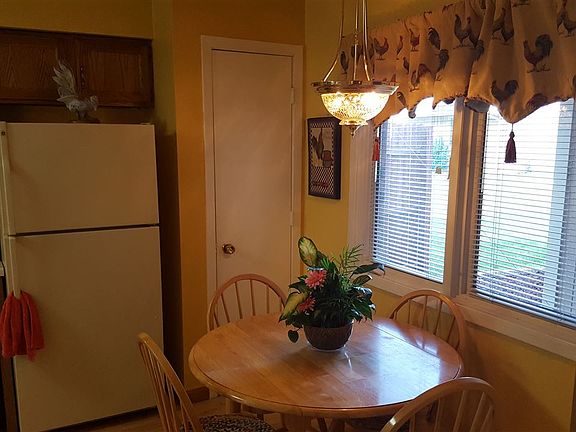 3rd image of 754 Tulip Ln