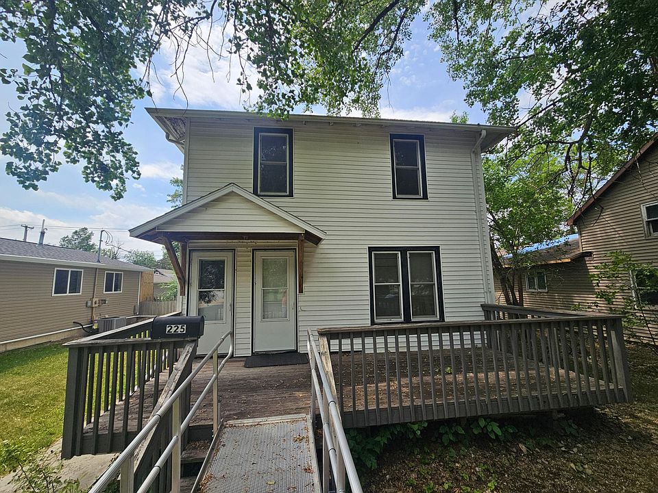 1st image of 225 12th St N