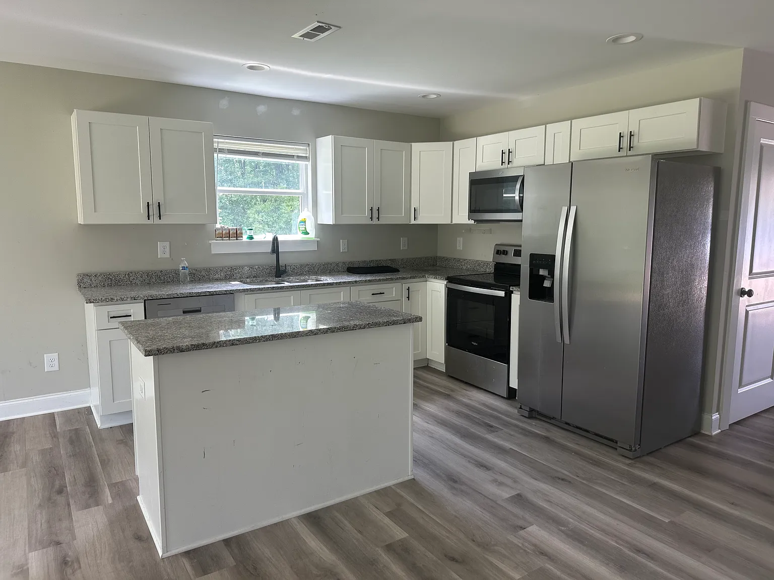 137 Woodstone Ln — Photo 4