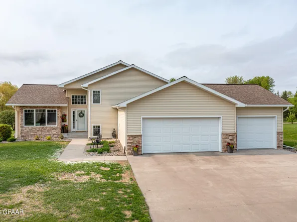 520 Spruce Ln, Crookston, MN 56716