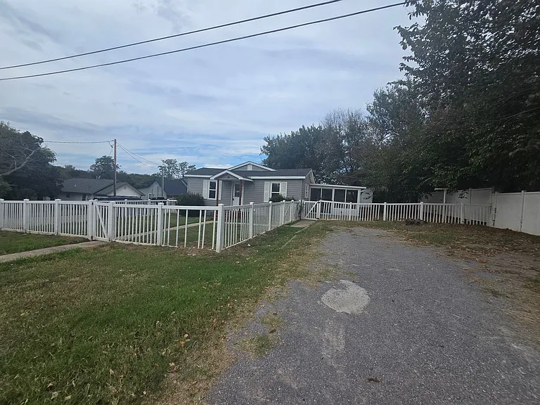 920 W Farrall St — Photo 13