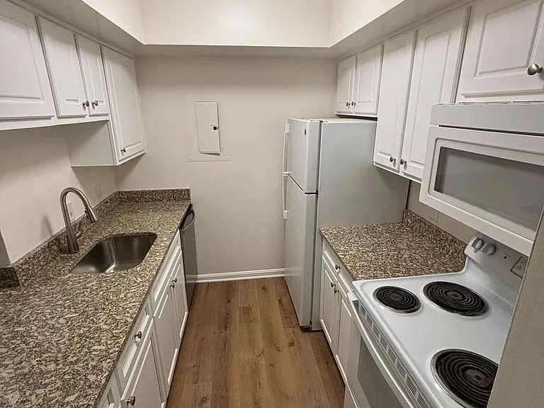 18318 Streamside Dr #202 — Photo 3